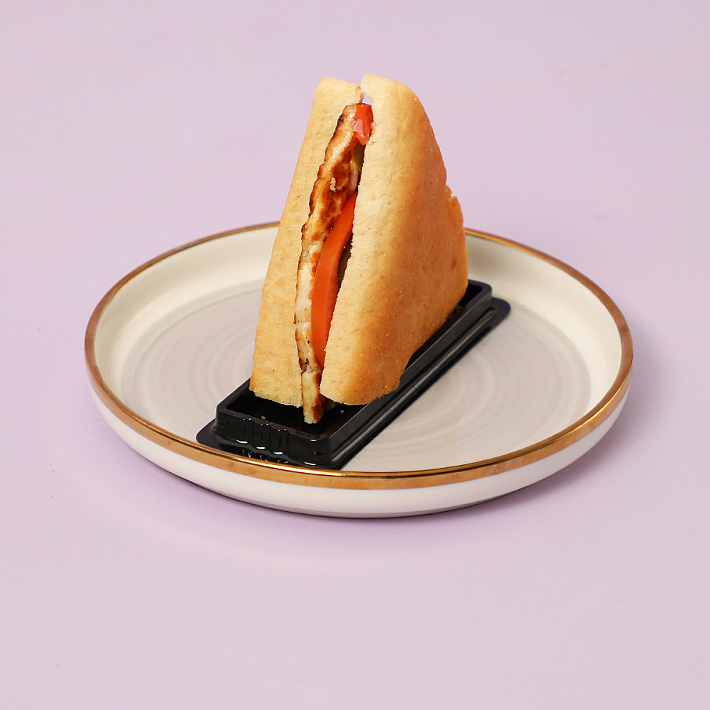 grilled halloumi sandwich